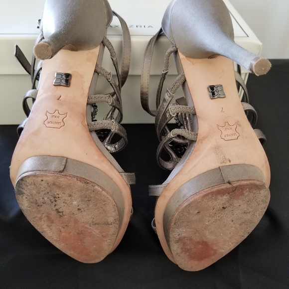 ๐ PRICE DROP BCBG Heels - Picture 6 of 6